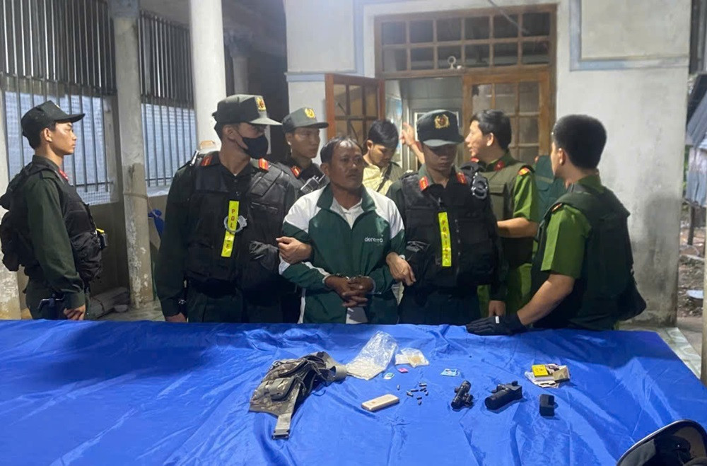 Bắt người đàn ông hành hung vợ con, dùng súng bắn trọng thương trung tá Công an.jpg