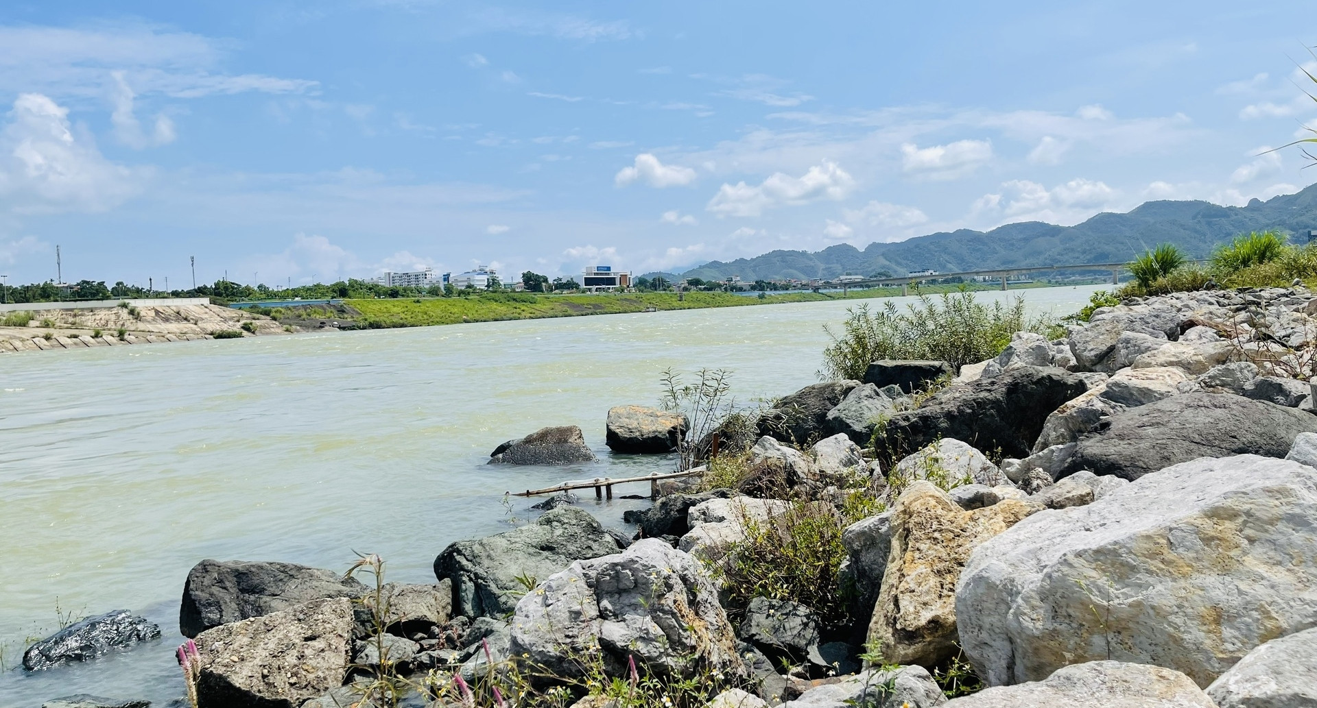 Cảnh khác biệt ở hồ thủy điện sau khi Phòng An ...