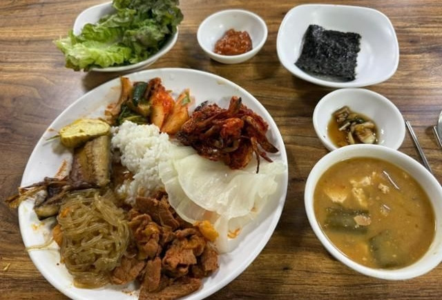 Khách ăn buffet quá nhiều bị chủ nhà hàng mắng chửi