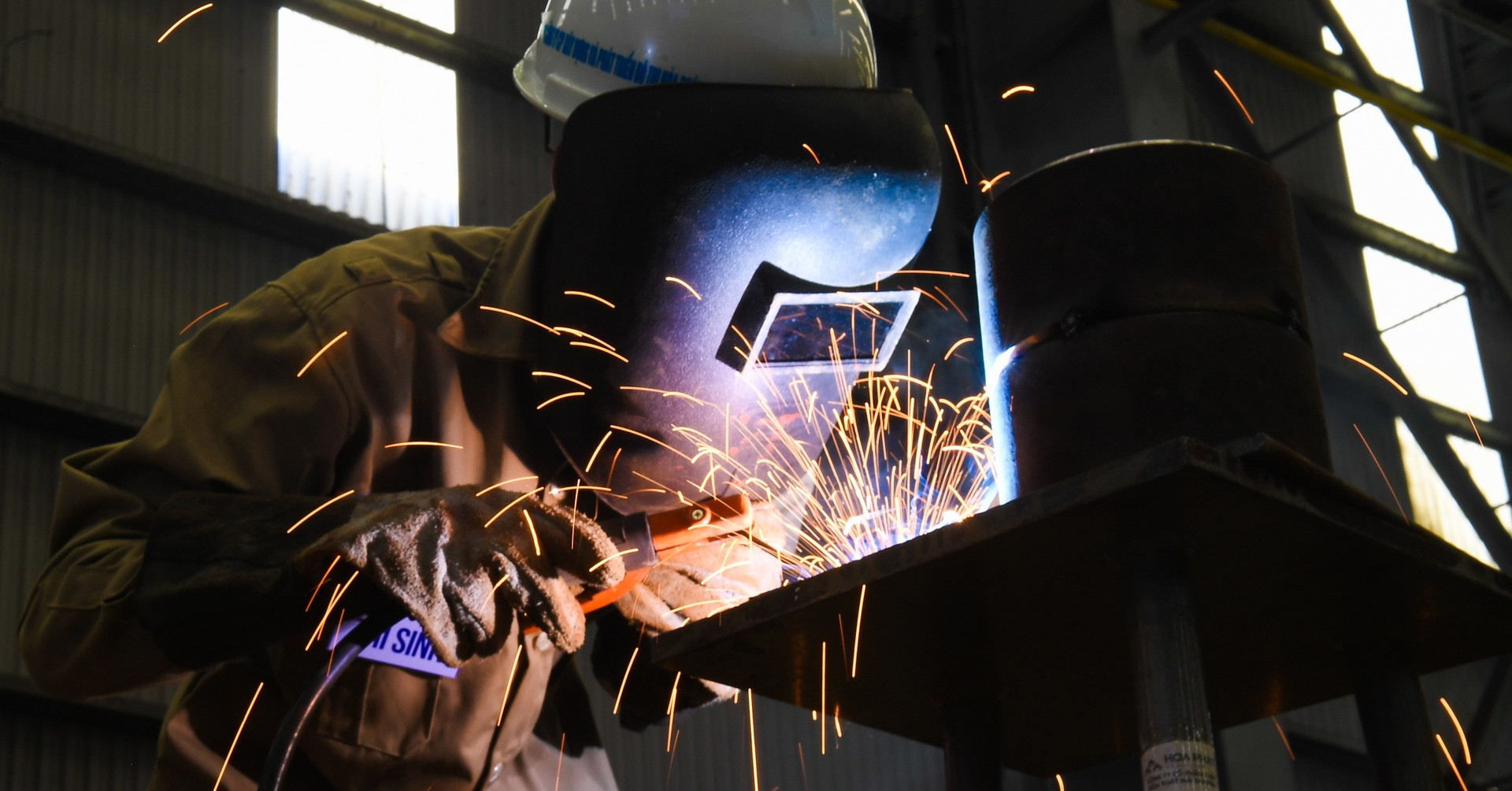 Lạ lùng cuộc so tài mài cắt, hàn xì của công nhân thép