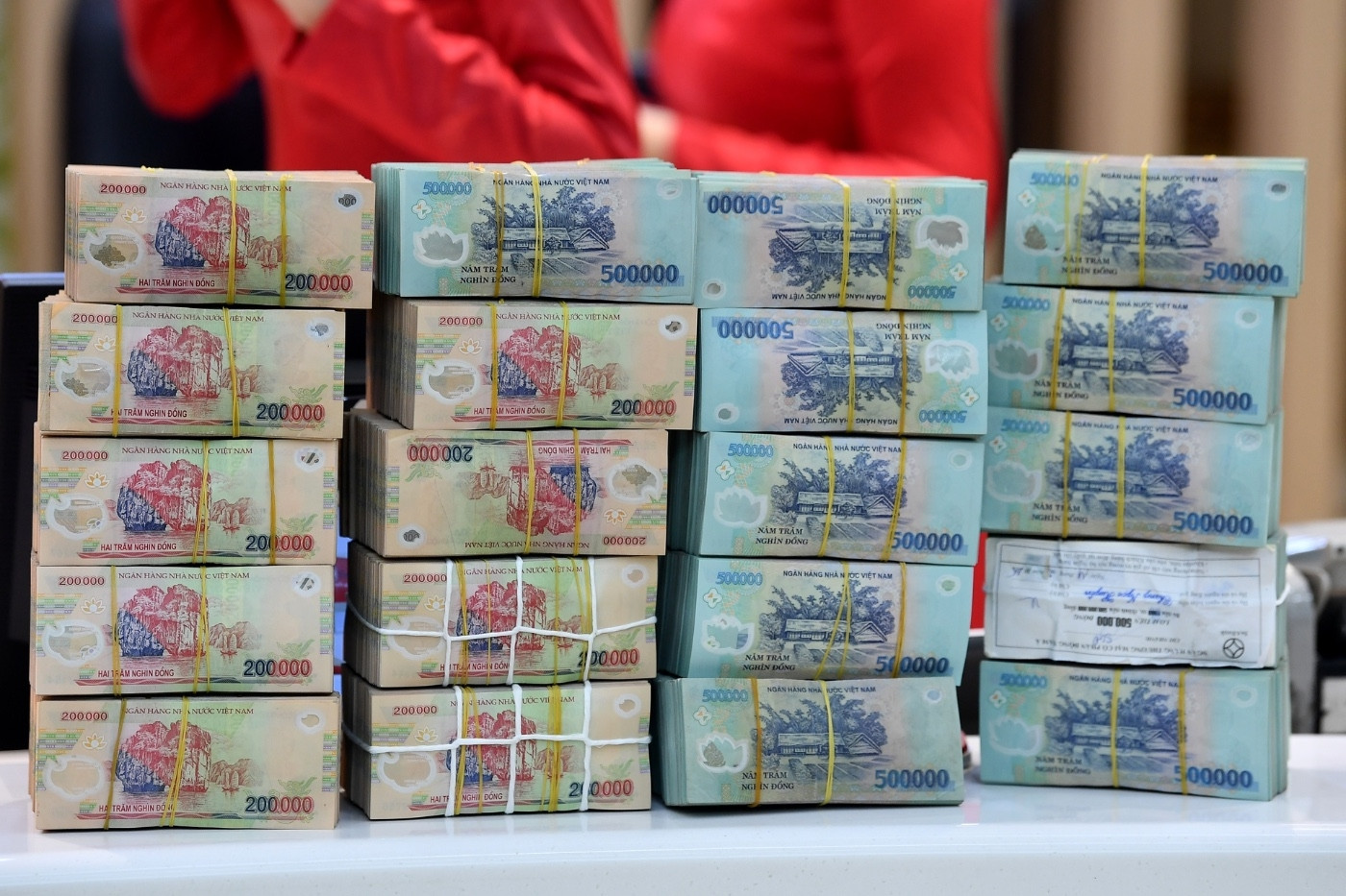 Lỗ gần 400 tỷ, đại gia bất động sản vượt ‘lằn ranh đỏ’