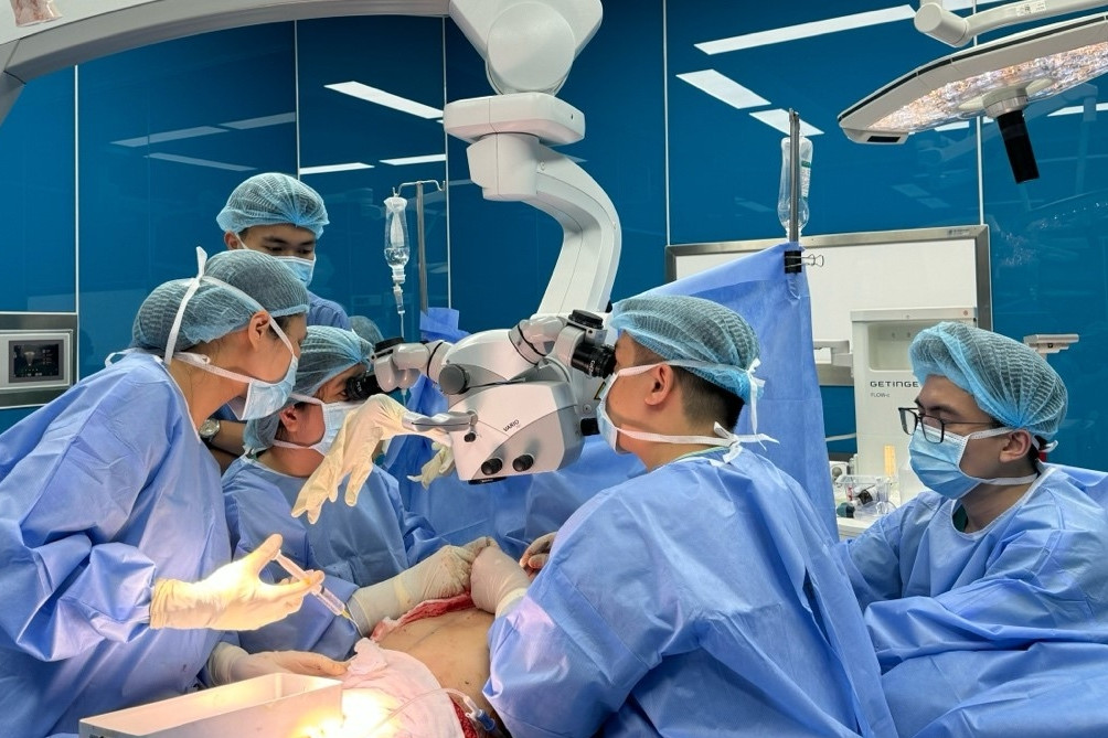 Ngực to như phụ nữ, nam thanh niên phải nịt chặt, ngại không dám yêu