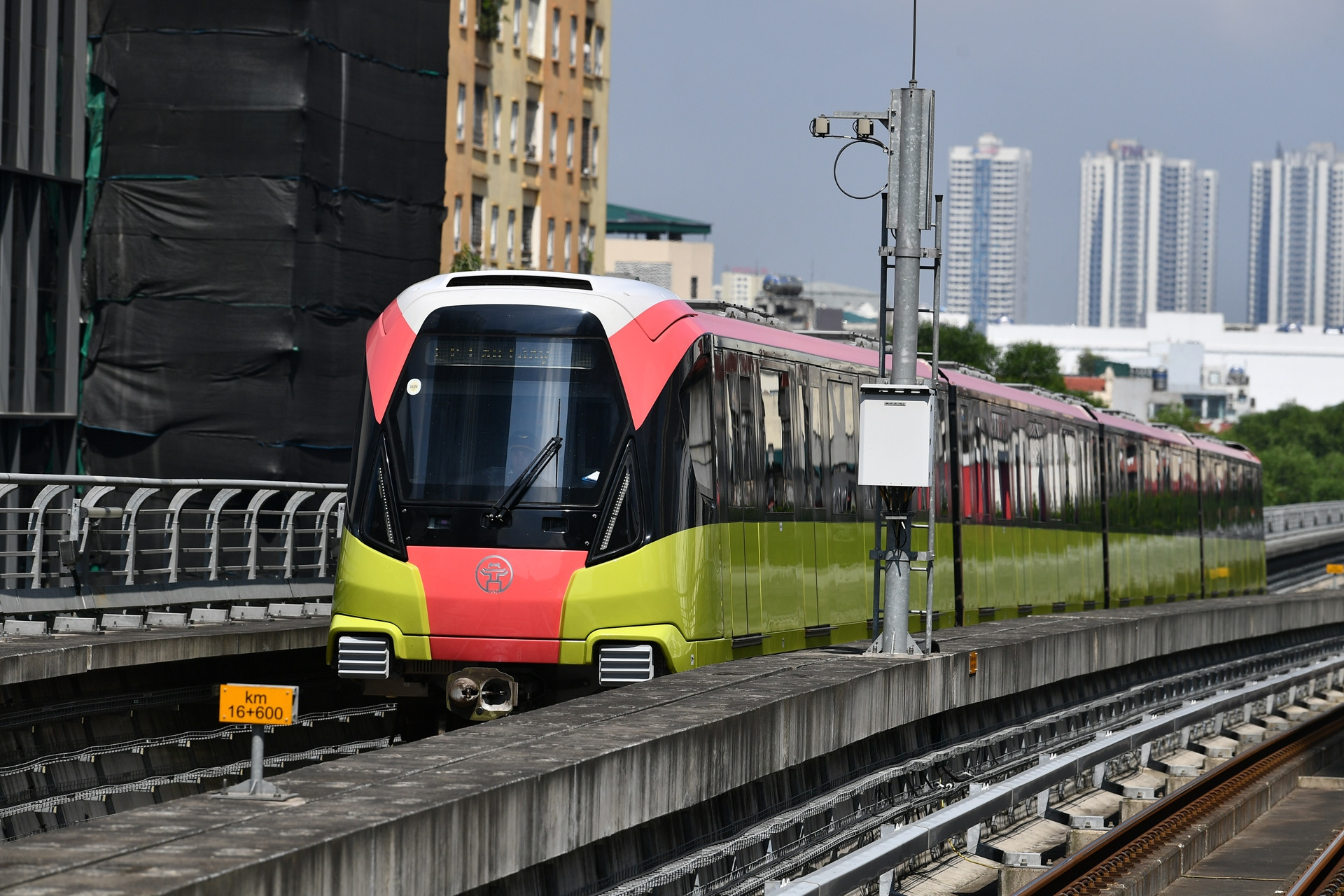 Pháp đặc biệt quan tâm các dự án metro, đường sắt tốc độ cao của Việt Nam