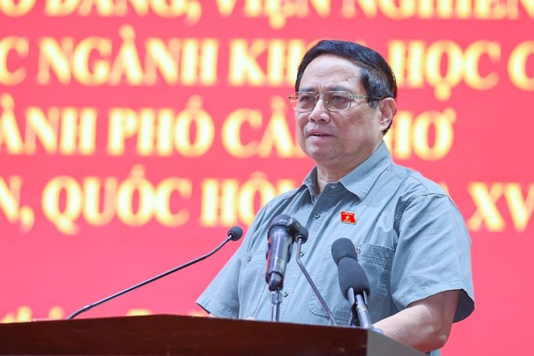 Thủ tướng trả lời cử tri về thu hút, trọng dụng nhân tài