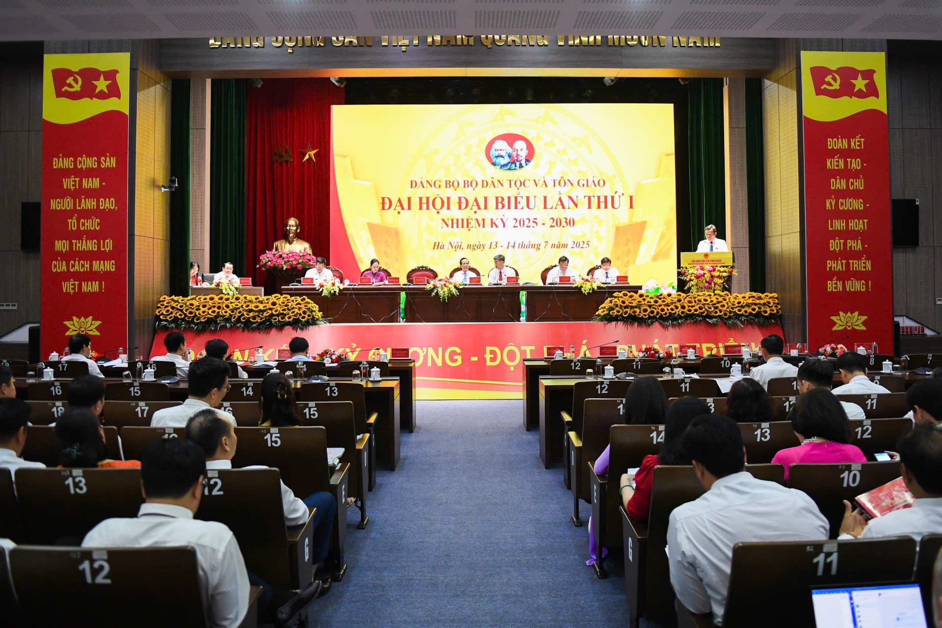 Toàn cảnh Đại hội.jpg