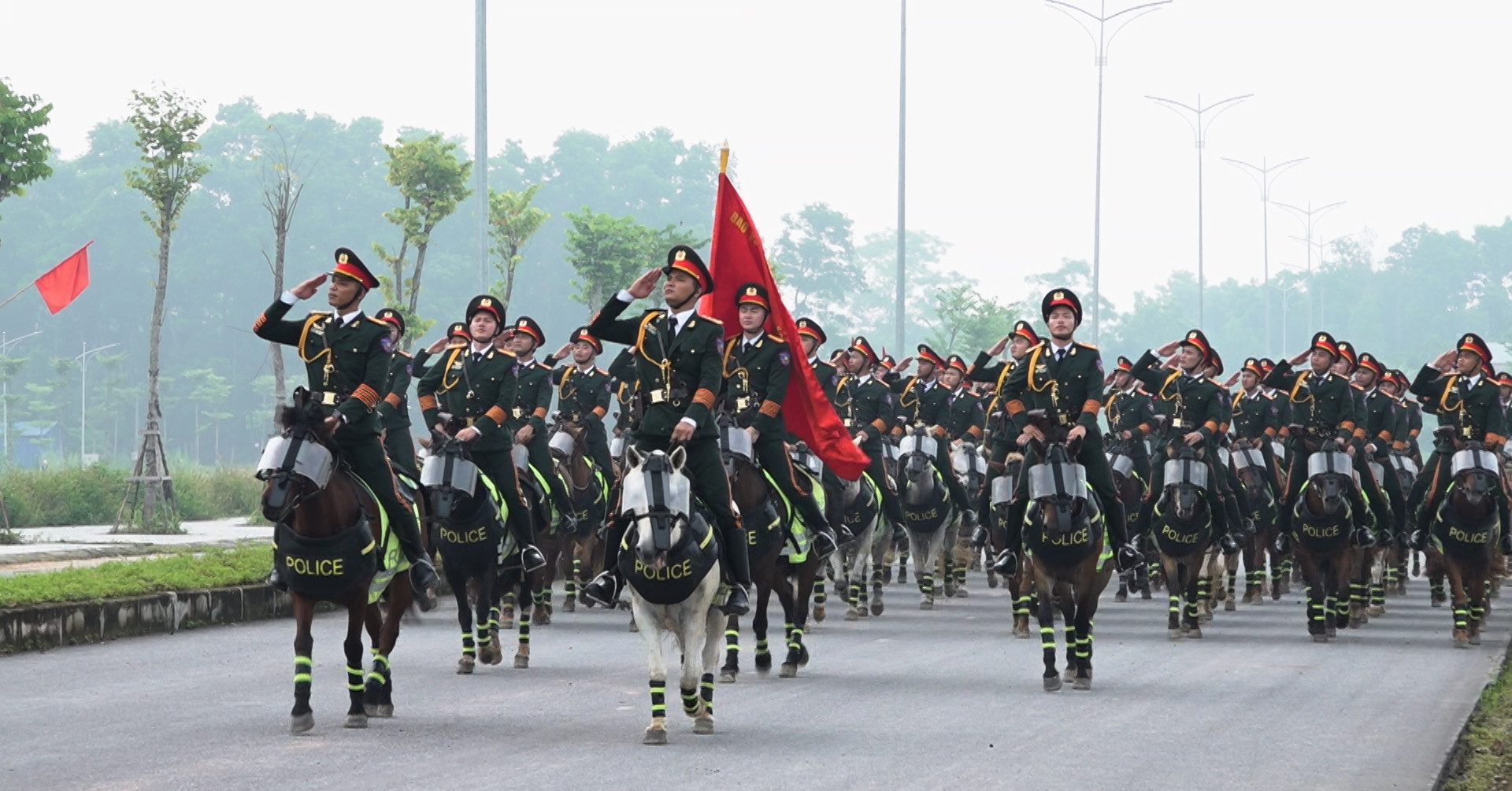 Cận cảnh dàn kỵ binh CSCĐ &amp;apos;rèn vó&amp;apos;, luyện tập diễu binh mừng Quốc khánh 2/9