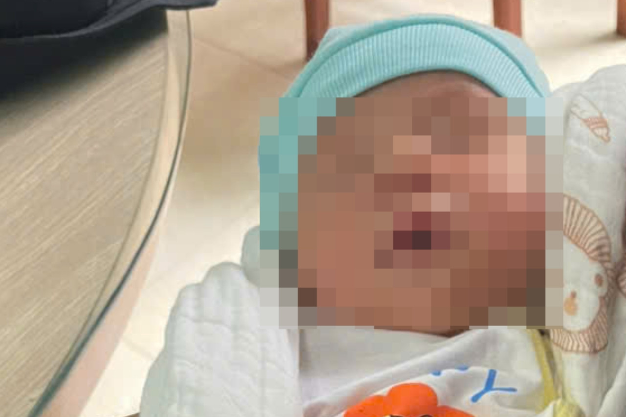 Bé 6 ngày tuổi bị bỏ rơi ở lô cao su, bên cạnh là thư mẹ viết nghẹn lòng