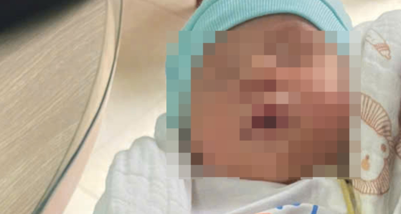 Bé 6 ngày tuổi bị bỏ rơi ở lô cao su, bên cạnh là thư mẹ viết nghẹn lòng