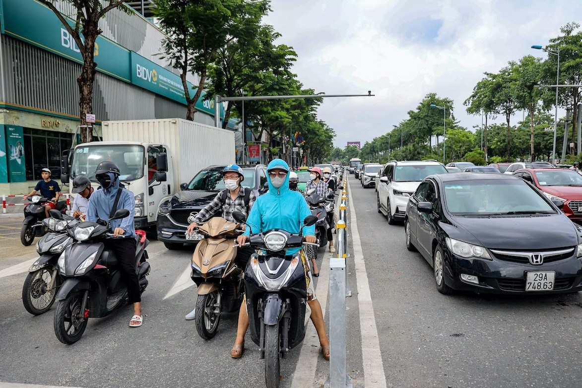 Cấm xe máy chạy xăng vào Vành đai 1: Hà Nội phải giải quyết ngay các vấn đề này