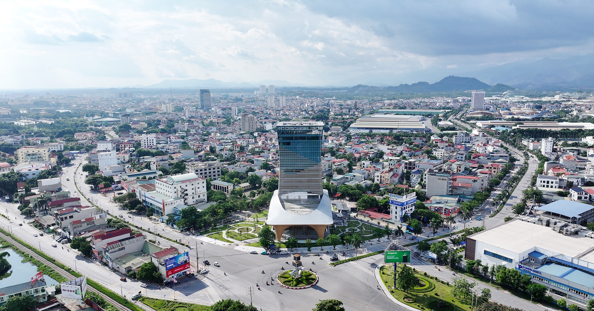 Cận cảnh tòa nhà hơn 400 tỷ, nơi đặt trụ sở Báo và PTTH Phú Thọ