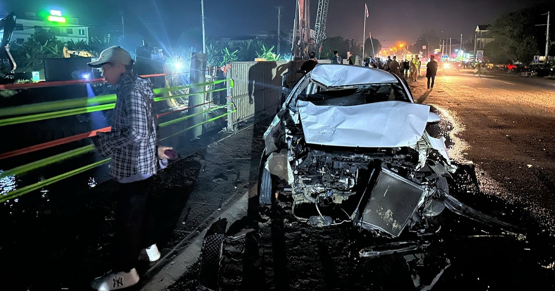 Danh tính 3 người tử vong vụ ô tô lao xuống sông sau tai nạn