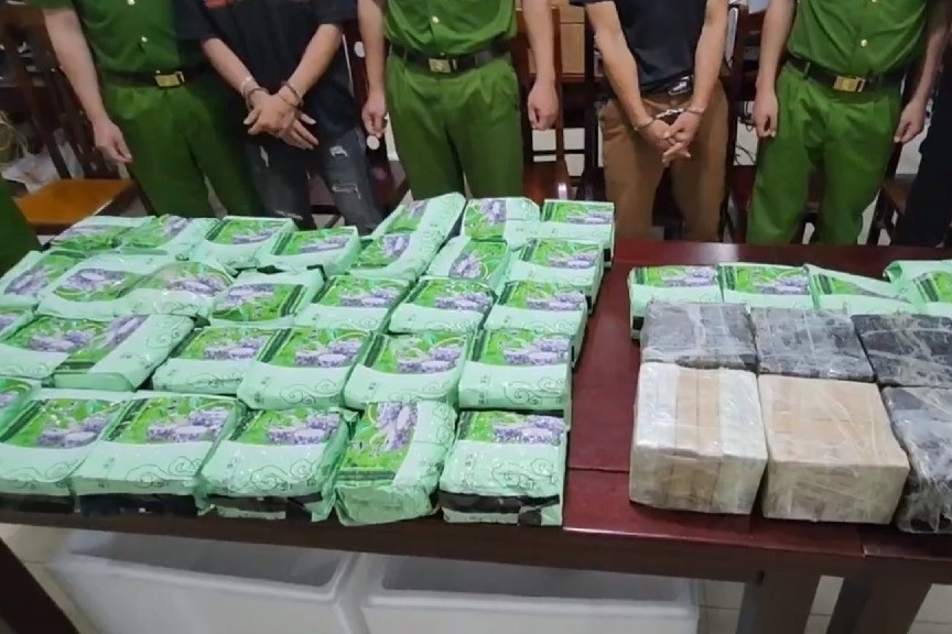 Danh tính 'người vận chuyển' 60 bánh ma túy ở Nghệ An