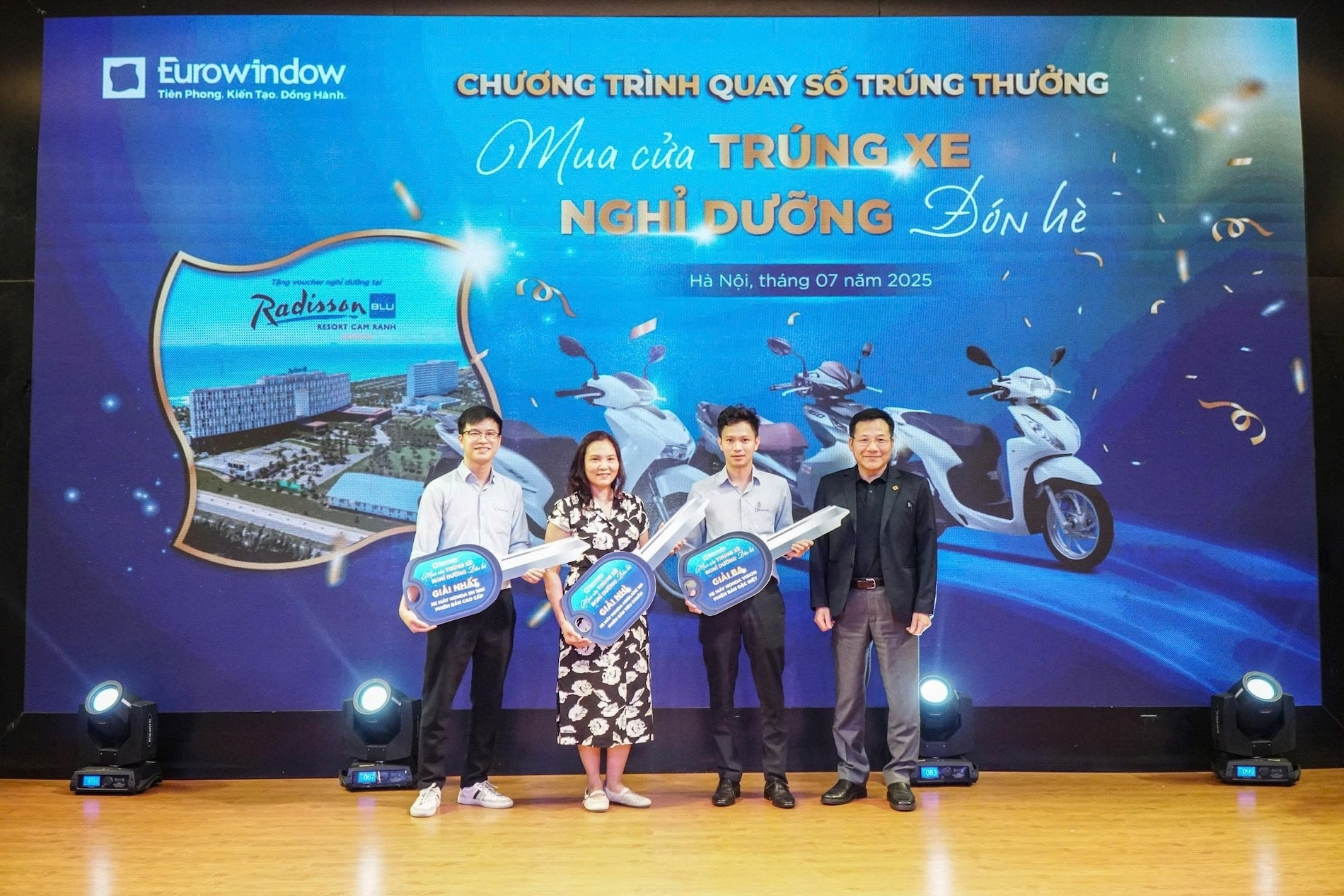 Eurowindow công bố khách hàng trúng thưởng xe máy Honda