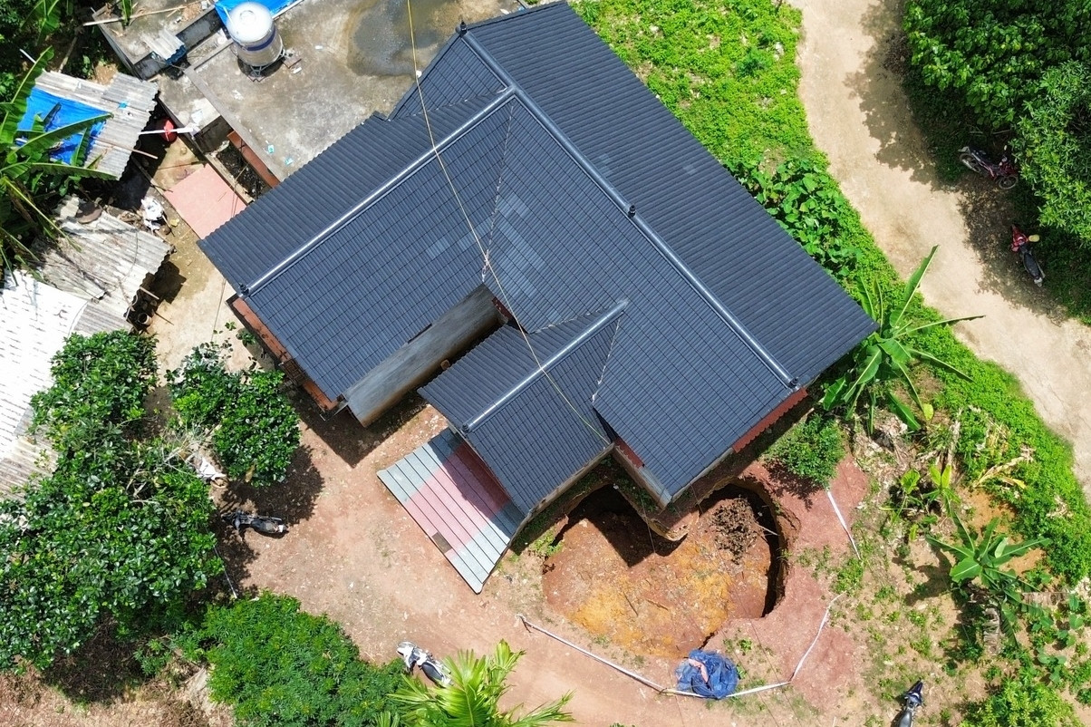 Hiện trường vụ 5 người trong gia đình gặp cảnh đáng sợ trước cửa nhà