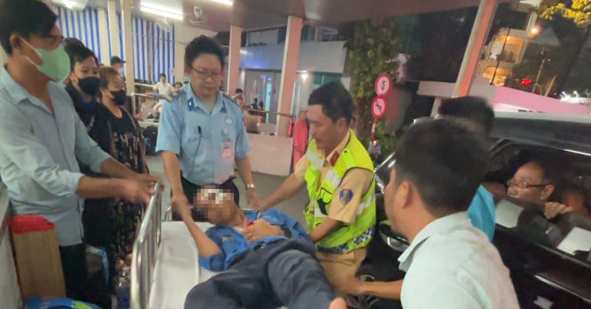 Ô tô bất ngờ dừng ở cao tốc, CSGT làm điều không ai ngờ tới