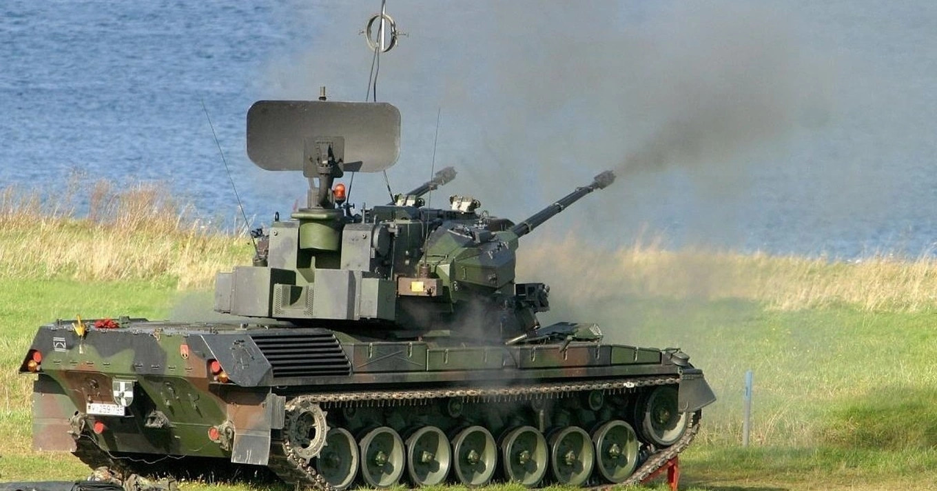 Gepard bắn 1.100 phát/phút, radar khóa mục tiêu...