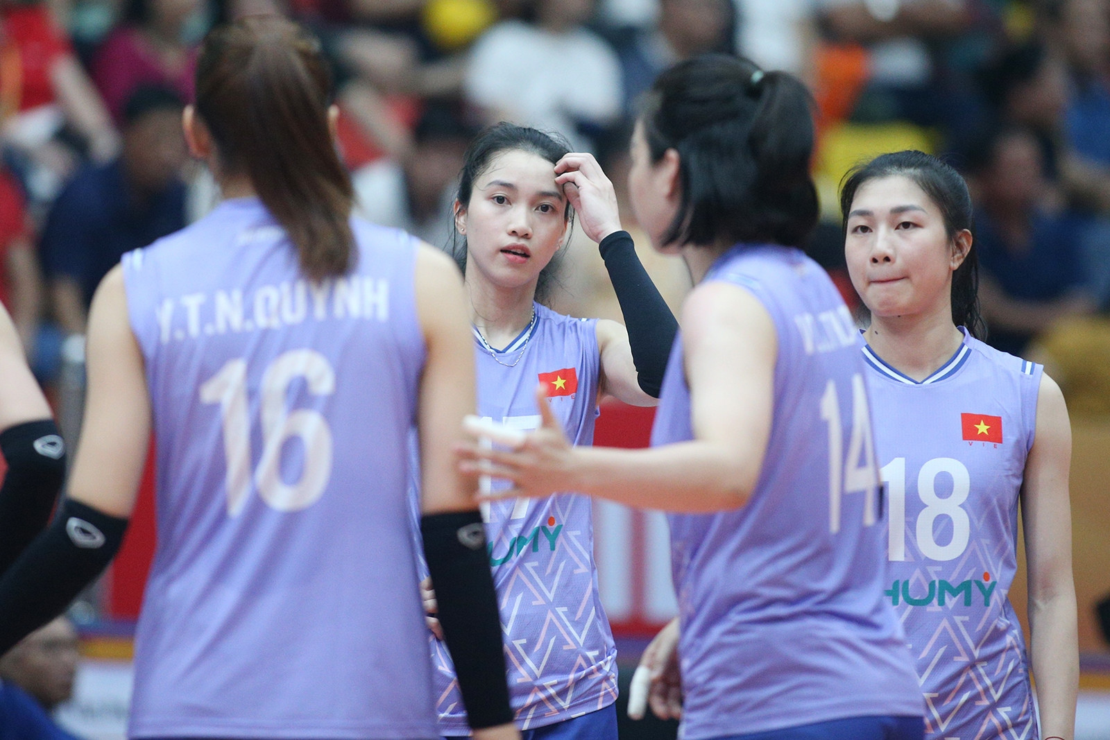 Tuyển bóng chuyền nữ Việt Nam thua U21 Trung Quốc 0-3