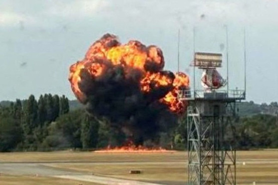 Video máy bay rơi khi vừa cất cánh, biến thành quả cầu lửa khổng lồ