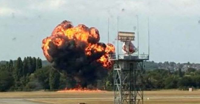 Video máy bay rơi khi vừa cất cánh, biến thành quả cầu lửa khổng lồ