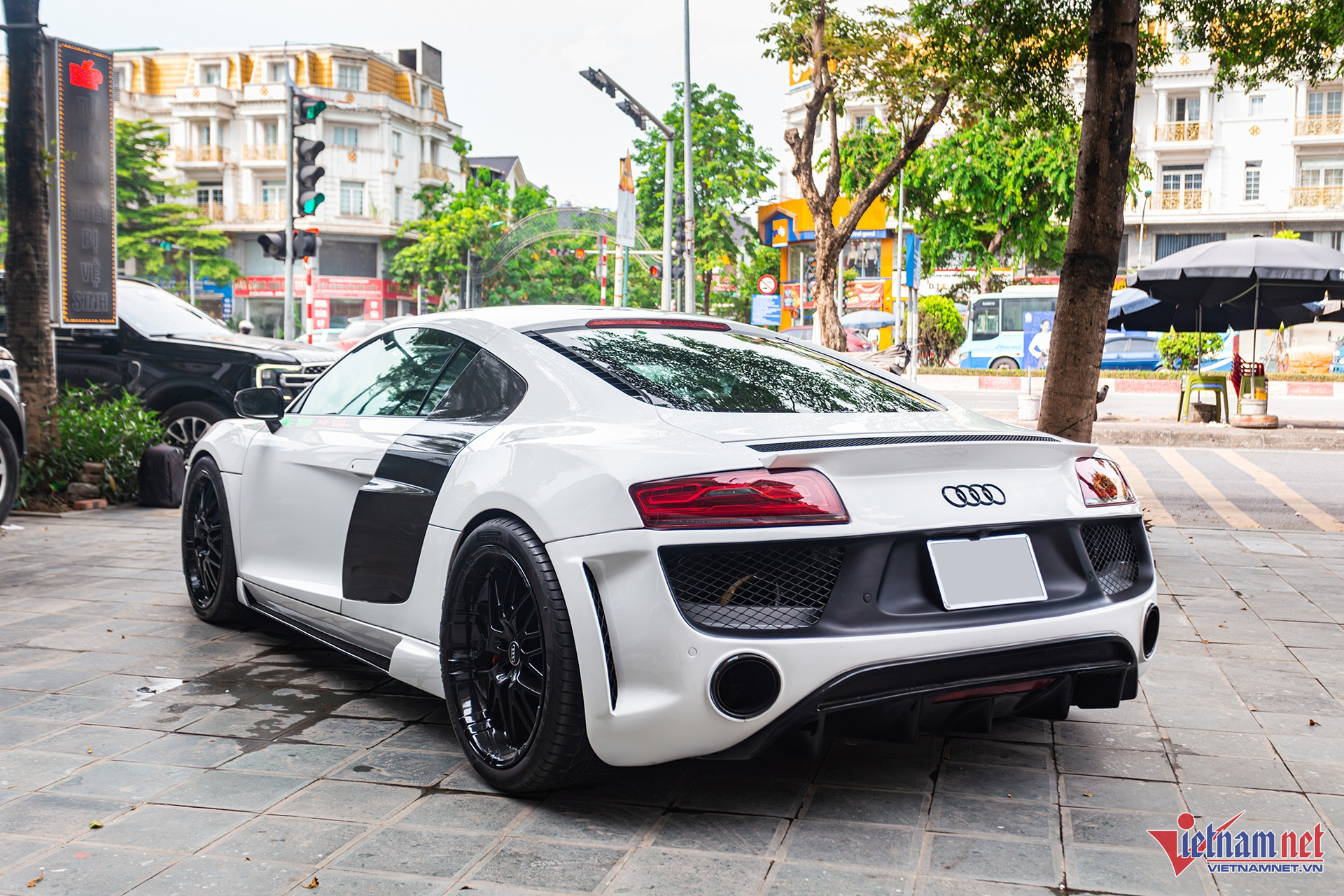 W-audi r8 2.jpg