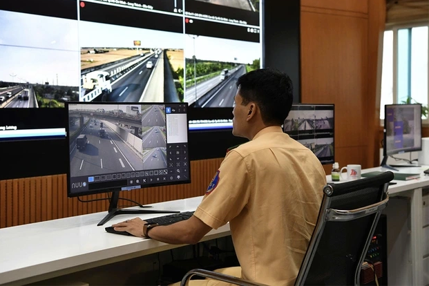 Bản tin sáng 15/7: CSGT sẽ 'nổ' thông báo vi phạm sau 2 giờ, tài xế mừng hay lo?