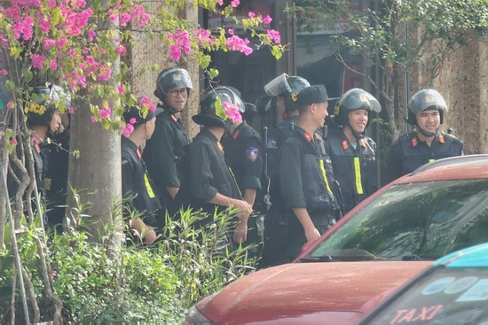 Bản tin cuối ngày 15/7: Hàng chục cảnh sát khám nhà trùm giang hồ ở Thanh Hóa