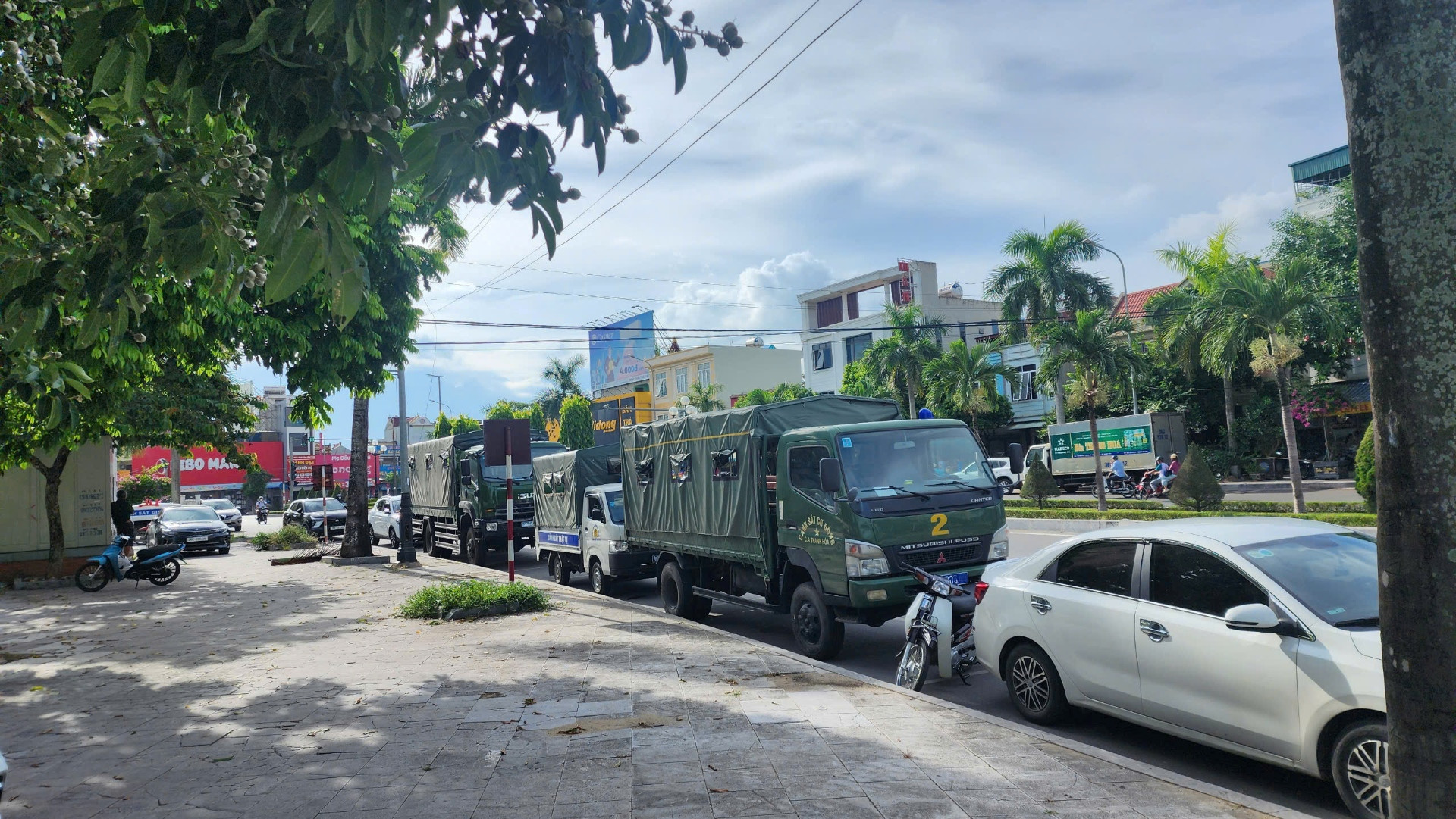 a3Tiếp tục khám xét nhà một trùm.jpg