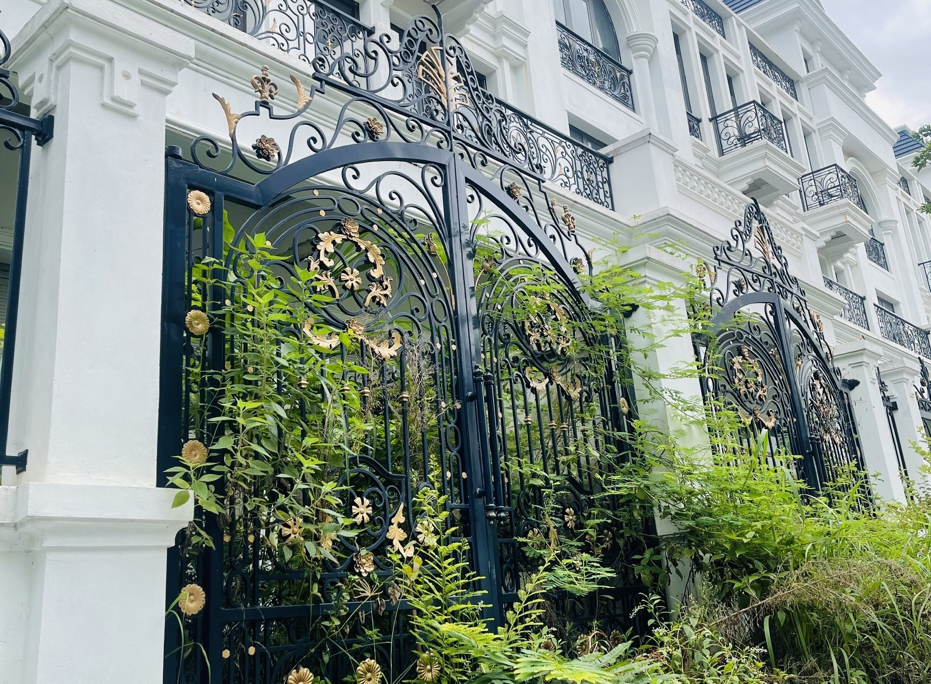 Bất động sản Hòa Bình đìu hiu sau sáp nhập, shophouse tiền tỷ bỏ hoang