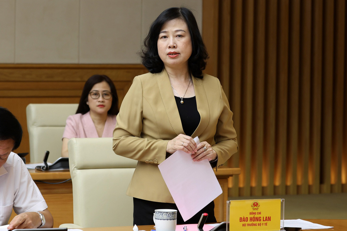 Bộ trưởng Y tế: Khẩn trương rà soát, bổ sung danh mục thuốc BHYT mới