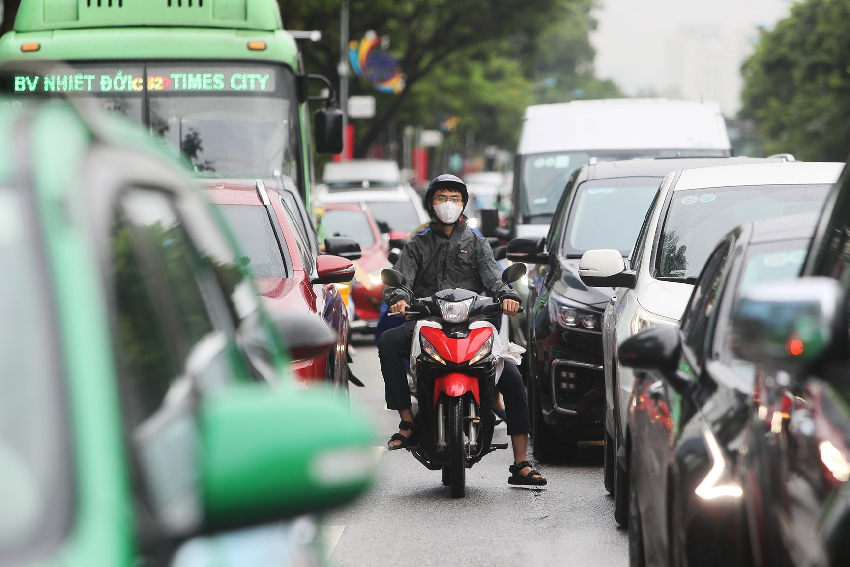 Cấm xe máy chạy bằng xăng trong vành đai 1: Cần sớm có chính sách hỗ trợ chuyển đổi