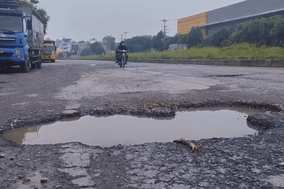 Cận cảnh con đường 'chực nuốt' xe máy ở Phú Thọ, sơ sẩy là gặp tai họa