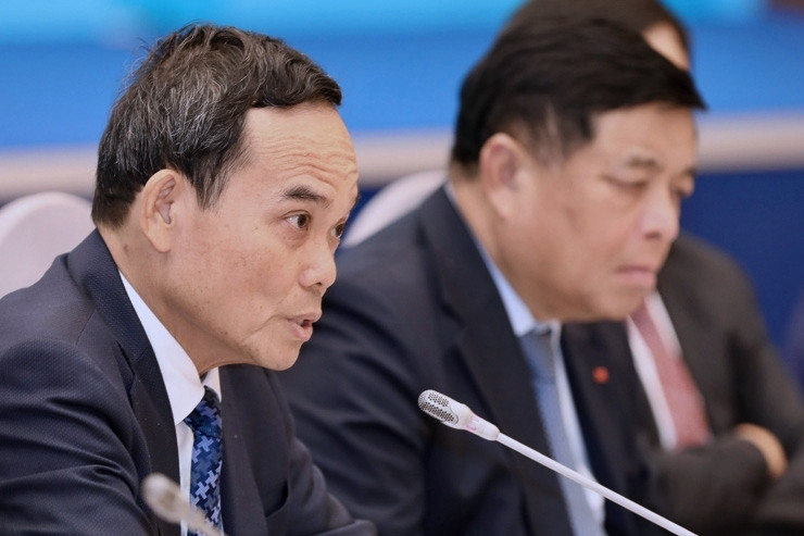 ‘Cần làm gì và làm thế nào’ và câu trả lời không của riêng ai