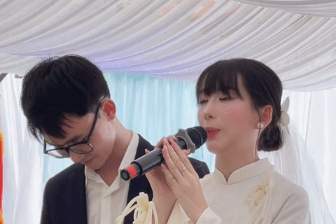 Cô dâu Đà Nẵng nghẹn ngào tri ân cha mẹ khiến quan viên hai họ xúc động