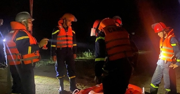 100 người xuyên đêm tìm người đàn ông mất tích dưới hồ, công an xác định danh tính nạn nhân