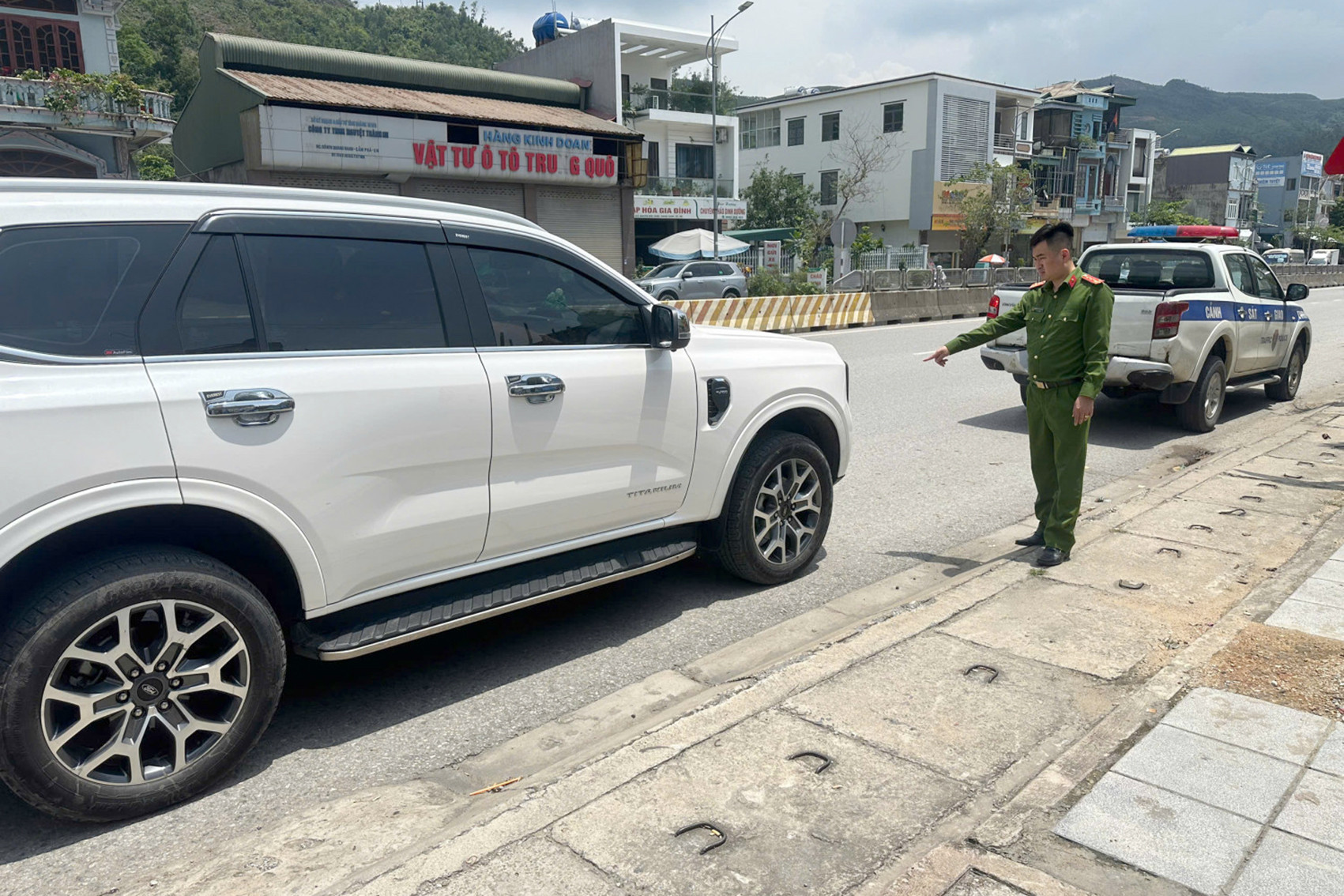 gen h xe o to gay tai nan roi bo tron khoi hien truong.jpg