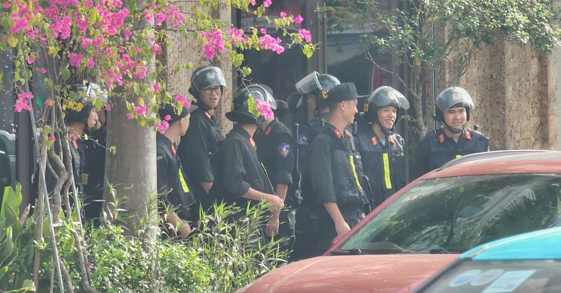 Hàng chục cảnh sát khám xét nhà một trùm giang hồ ở Thanh Hóa