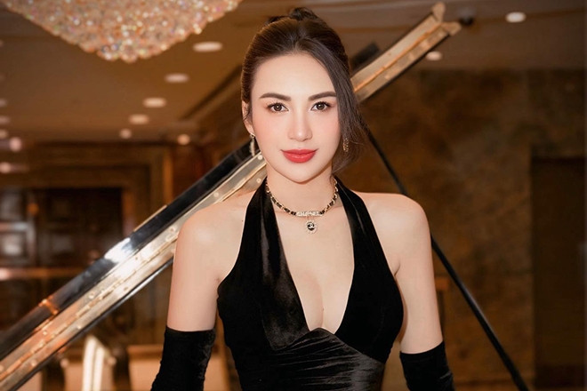 Hoa hậu từng đỗ 3 trường đại học: Sợ hôn nhân, xem con gái cao 1,72m là điểm tựa