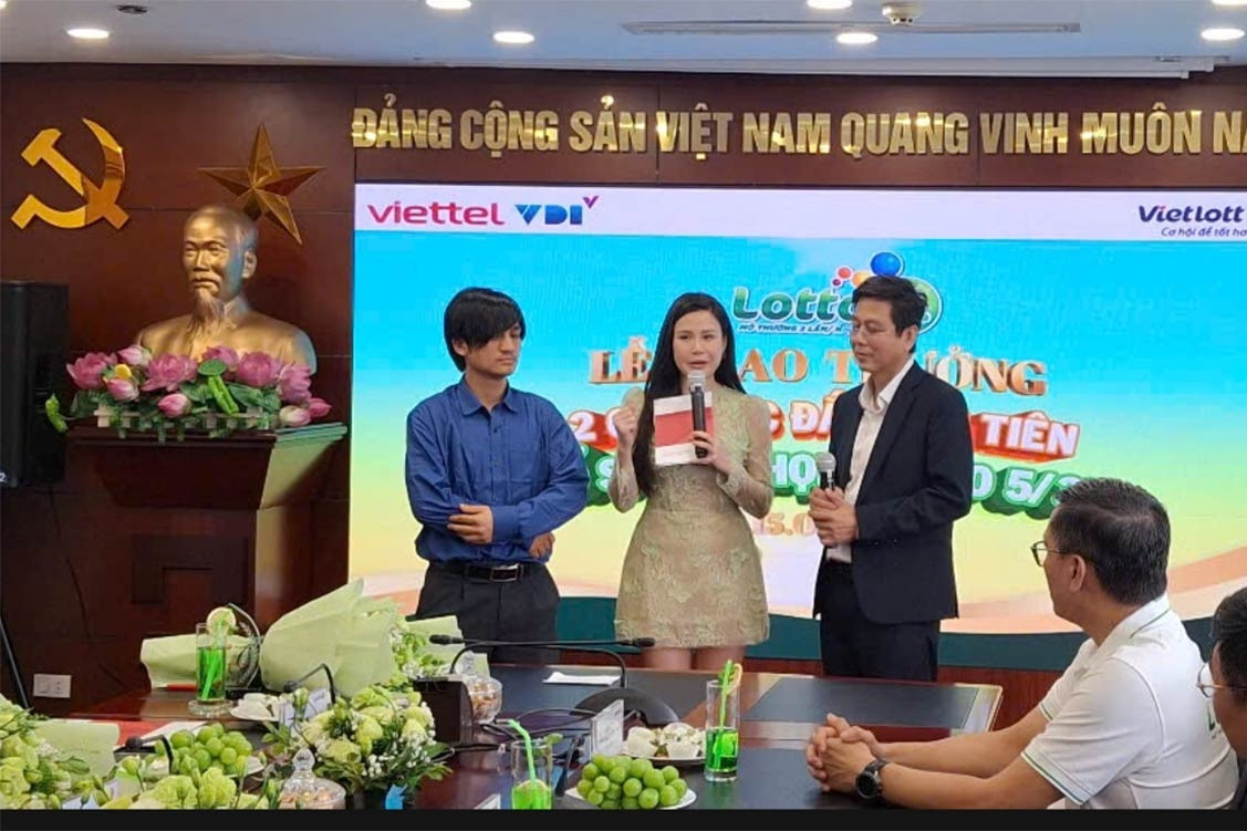 Người trúng Vietlott nhận giải tiền tỷ không đeo mặt nạ: Lúc đầu tôi không tin