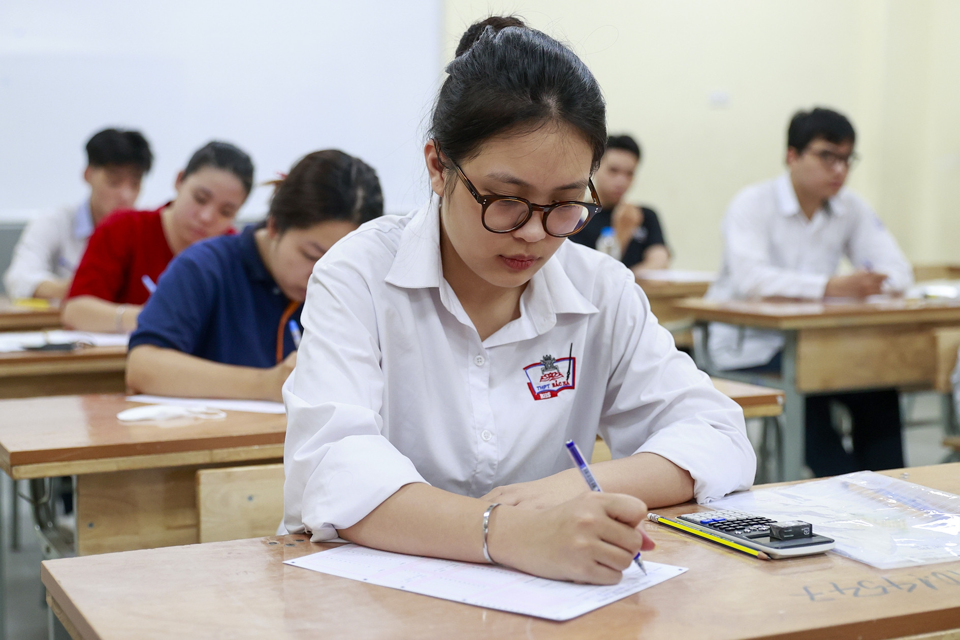 Phổ điểm môn Tiếng Anh tốt nghiệp THPT 2025 khác biệt thế nào so với năm trước?