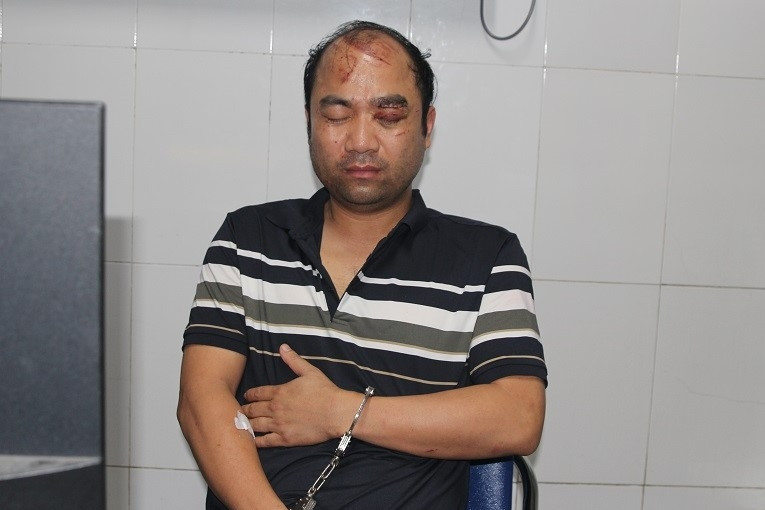 Tạm giữ tài xế ô tô tông 2 xe máy rồi lao xuống sông ở Nghệ An