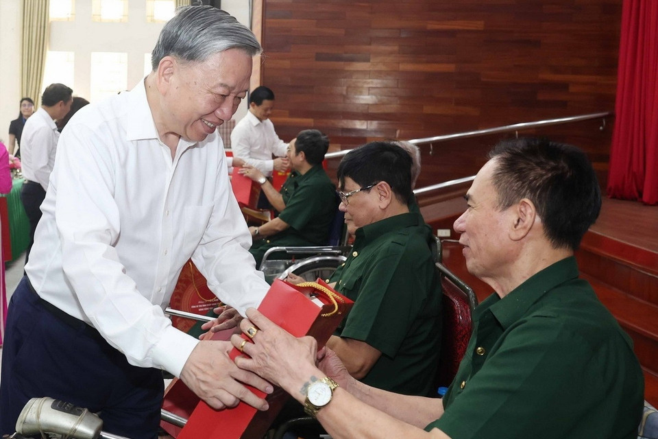 Tổng Bí thư: Người có công là tài sản quý, biểu tượng của ý chí Việt Nam