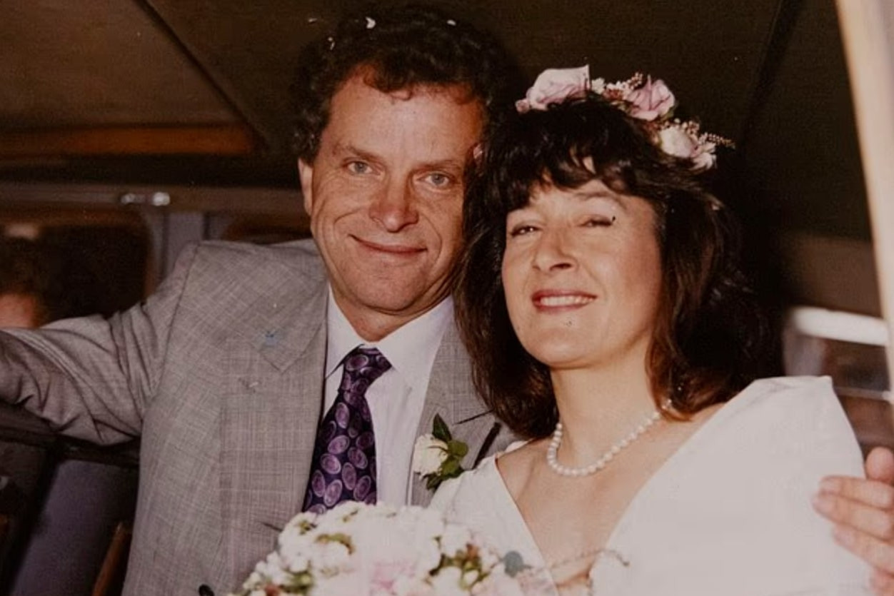 Vợ sốc nặng phát hiện chồng lén mặc váy, muốn chuyển giới sau 20 năm kết hôn