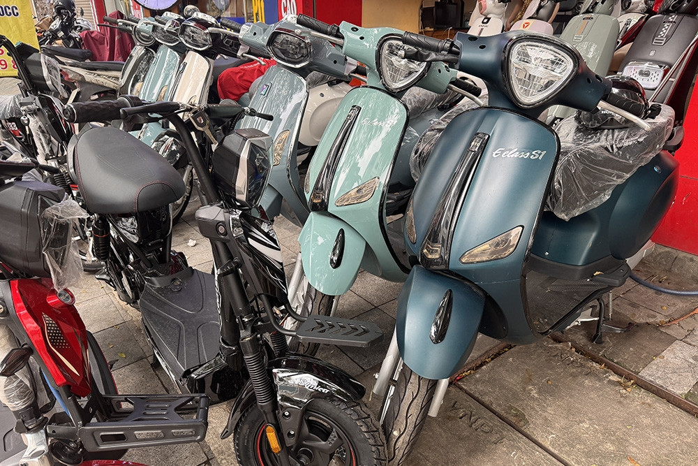Xe máy điện ‘giá nào cũng có’, hàng Trung Quốc rẻ nhưng người mua thờ ơ