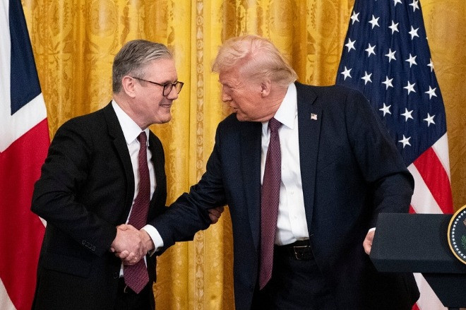 Ông Trump nói Anh sẽ chiến đấu vì Mỹ, hoài nghi EU và NATO