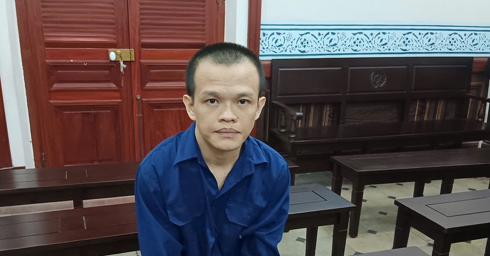 Bị đạp vào đầu xe, tài xế tông thẳng ô tô vào vị khách Hàn Quốc