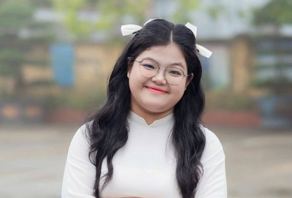 Bí quyết học tập của nữ thủ khoa khối A00 với 3 điểm 10, sở hữu IELTS 8.0