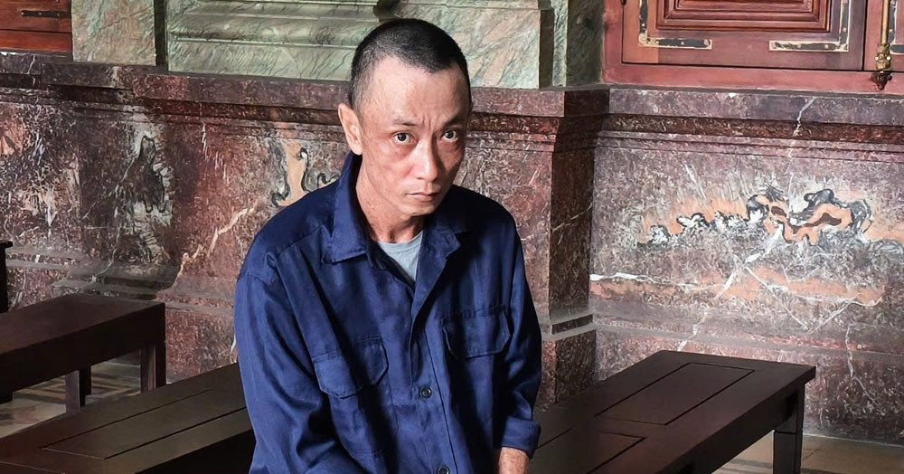 Bị rào lối đi nhờ, người đàn ông lái ô tô tông hàng xóm gãy 5 xương sườn