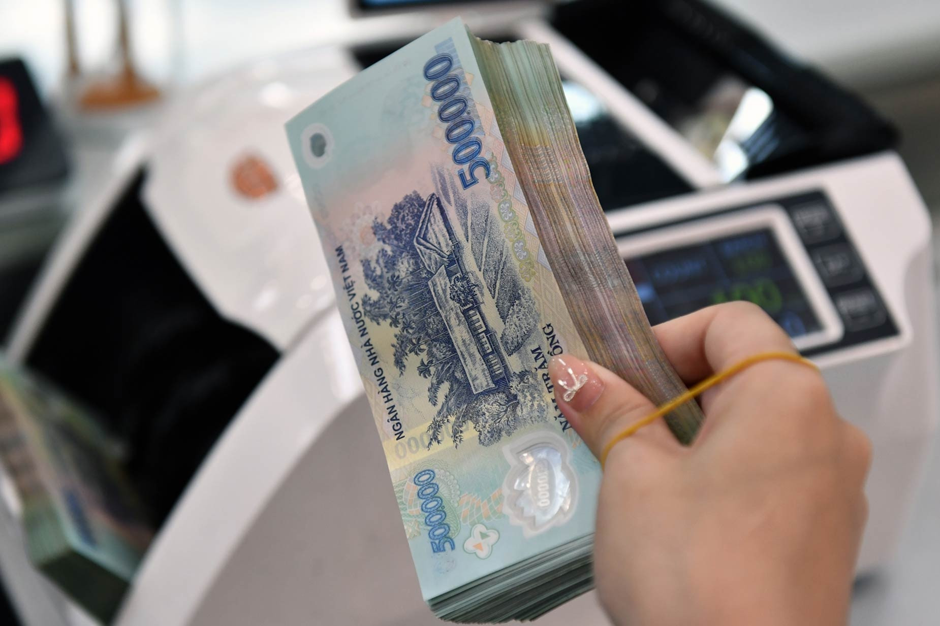 Bộ Nội vụ giải đáp về nâng lương trước hạn với cán bộ, công chức sau sáp nhập