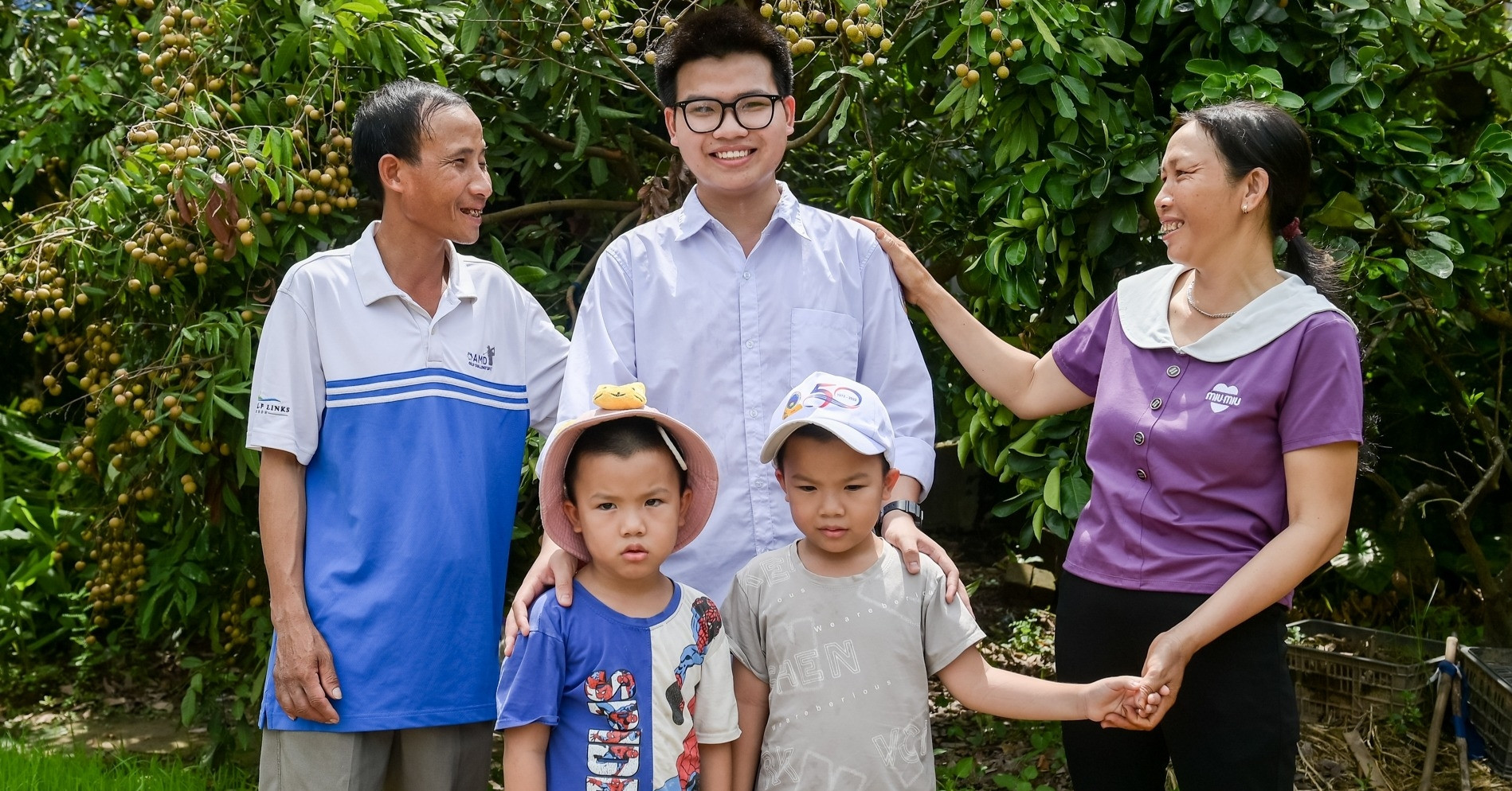 Bố phụ hồ, mẹ không biết chữ, con là thủ khoa t...