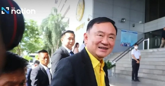 Cựu Thủ tướng Thái Lan Thaksin ra trình diện tòa án về cáo buộc khi quân